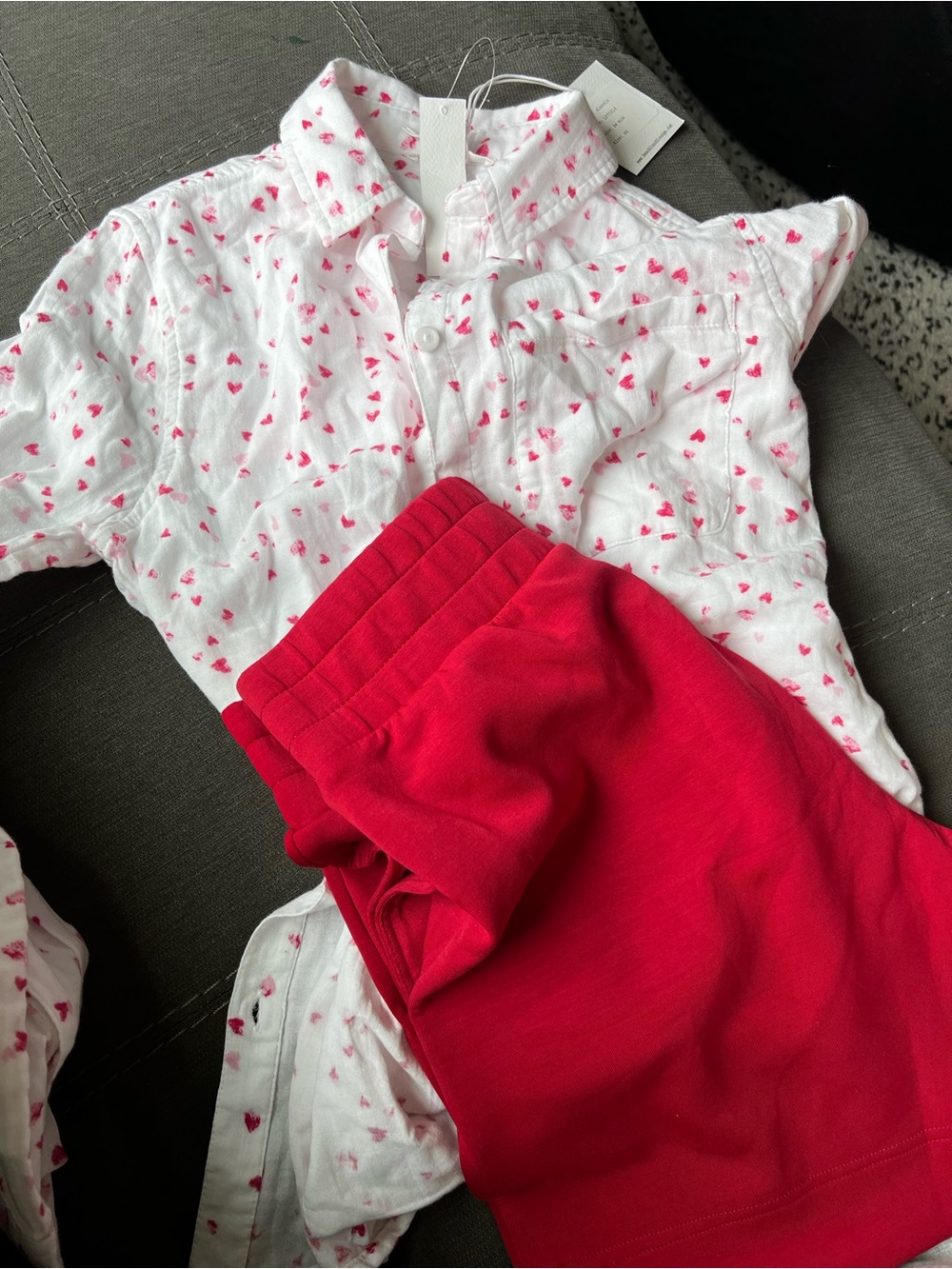Belle by Kim Gravel and Beachlunchlounge White Heart-Print Top with Red Pants